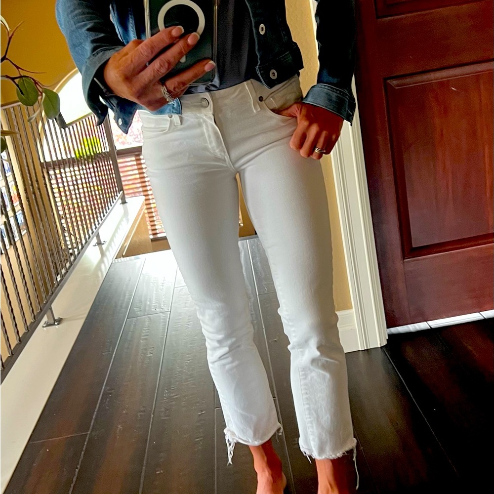 Paige cropped with ragged hem white jean. Size 27